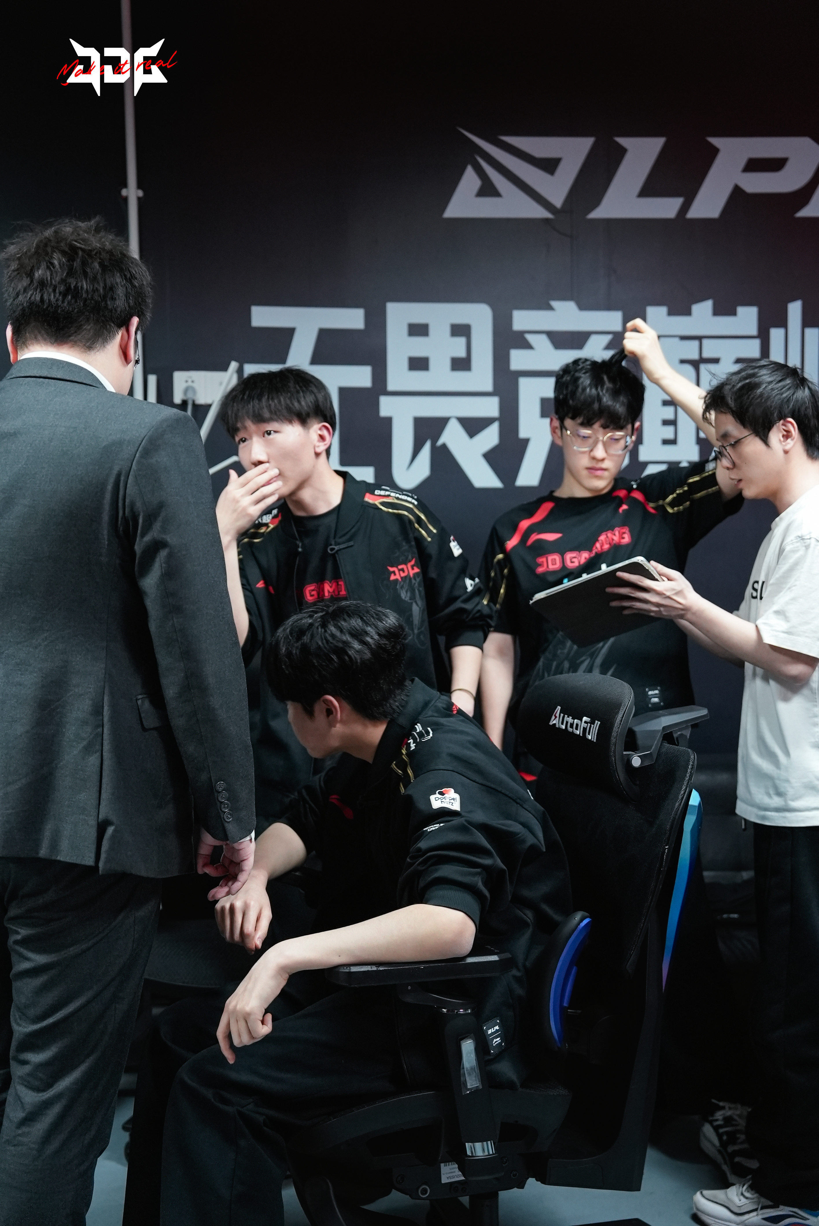 爱游戏入口-关于焦点大战：LPL上演巅峰碰撞的信息