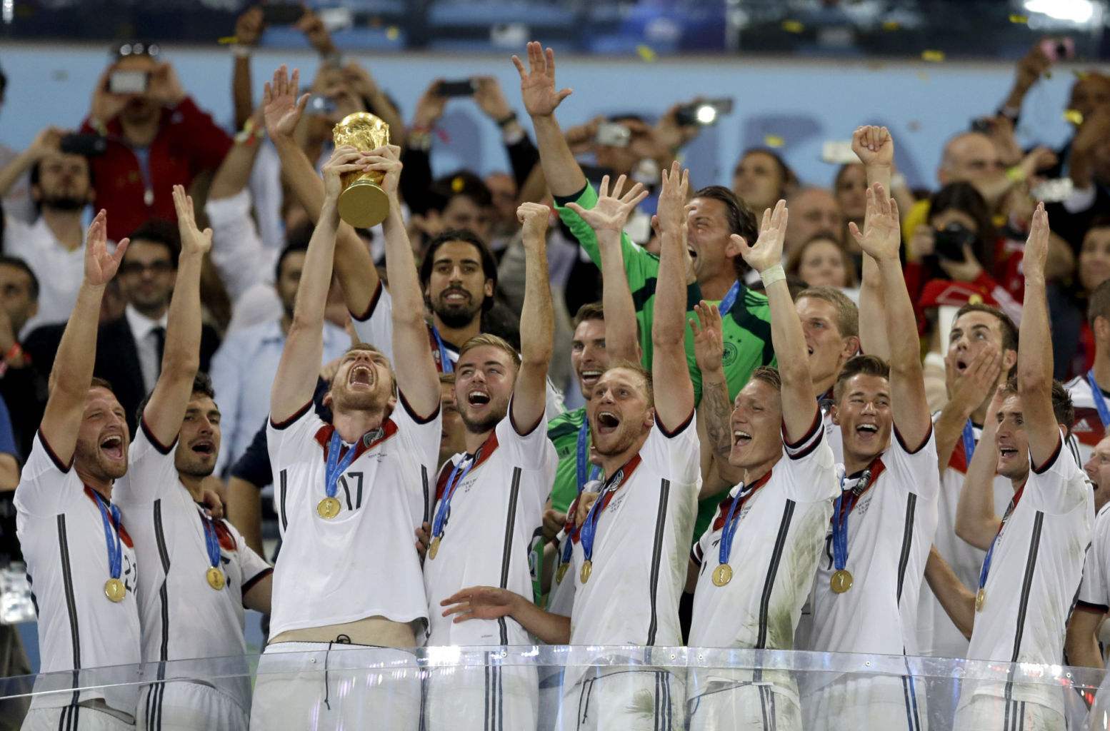 爱游戏大厅-泰国队绝杀德国队，黄鸭组合扛起全队