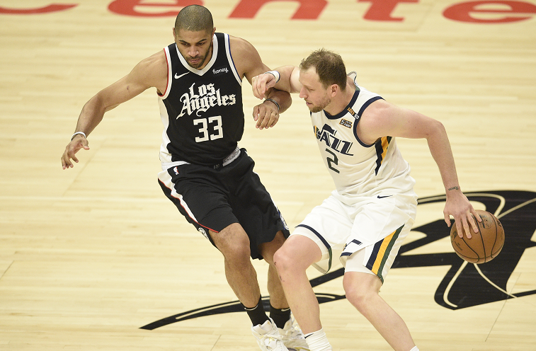 爱游戏官方入口-法国队完胜印度队，安赛龙刷新纪录