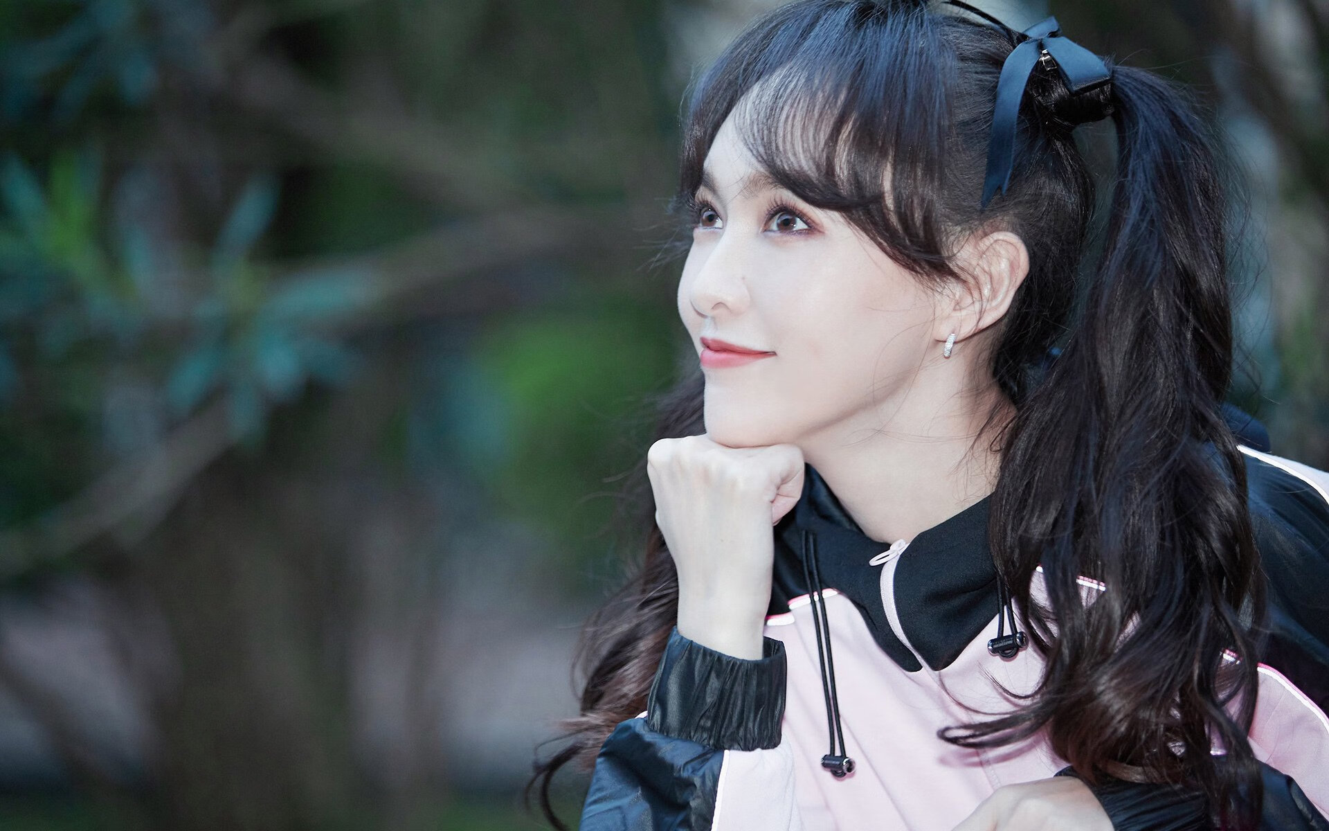 绿茵场上的两极，利物浦群狼碾压土超豪门，奥亚尔萨瓦尔孤星扛起皇家社会