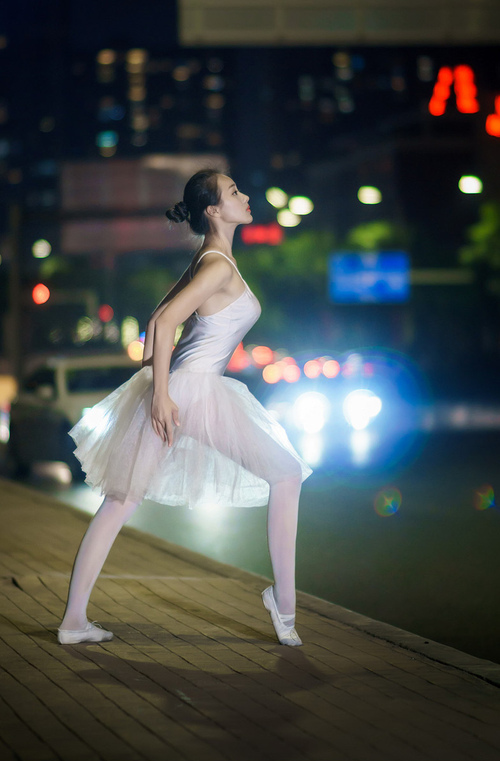 爱游戏官网-跨界篮球奇观，森林狼掀翻广东宏远，伦纳德化身关键先生