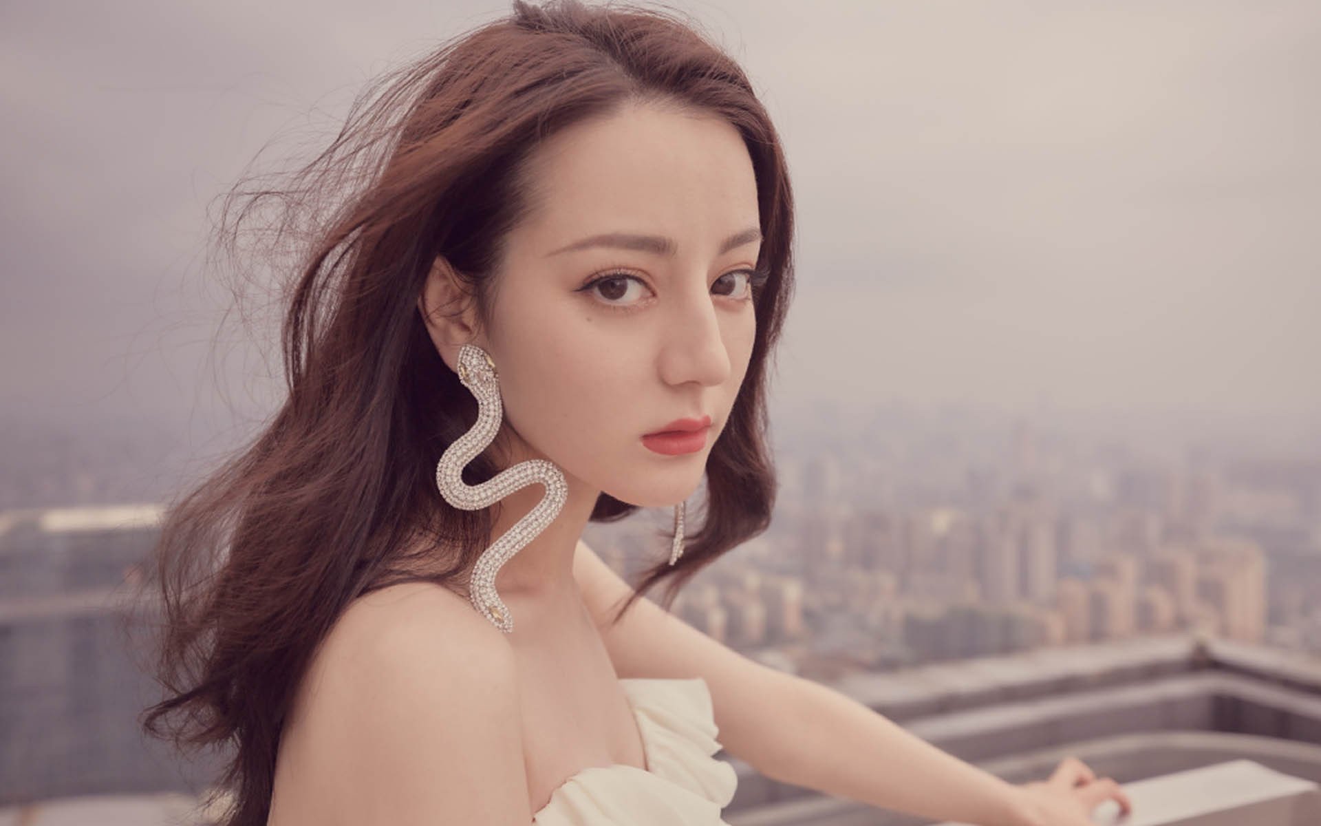 虚拟之战，真实革命，从湖人压制北京队推演恩比德时代的中锋变革