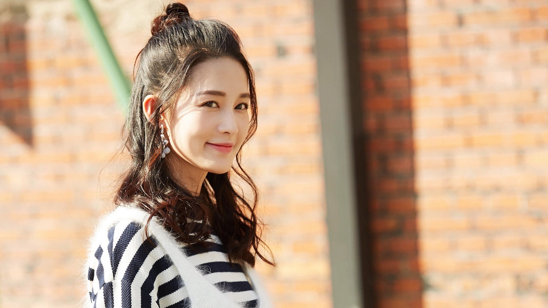 爱游戏娱乐-双战场的神话，当欧冠战火映照利拉德时间