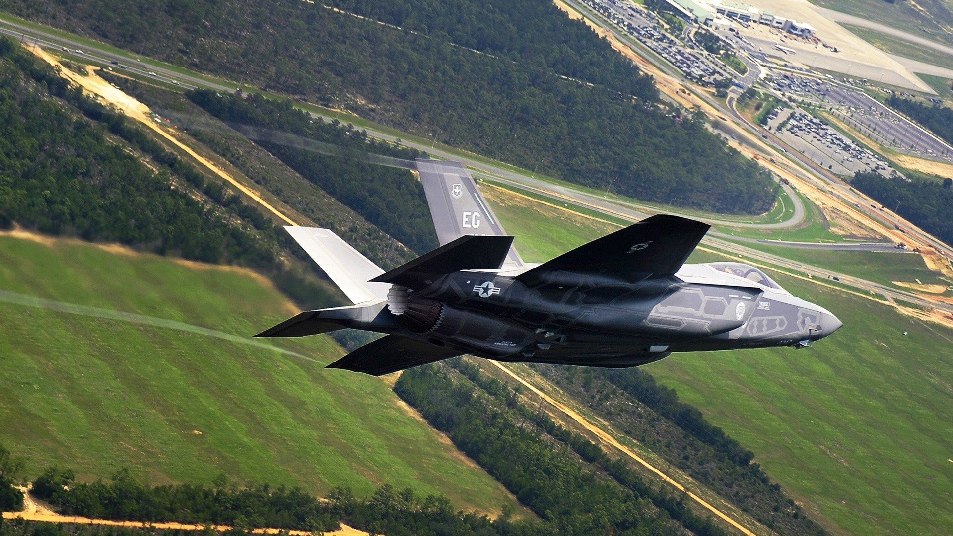 沙漠狂欢夜，卡塔尔碾压式横扫加拿大，老将苏亚雷斯化身终结者