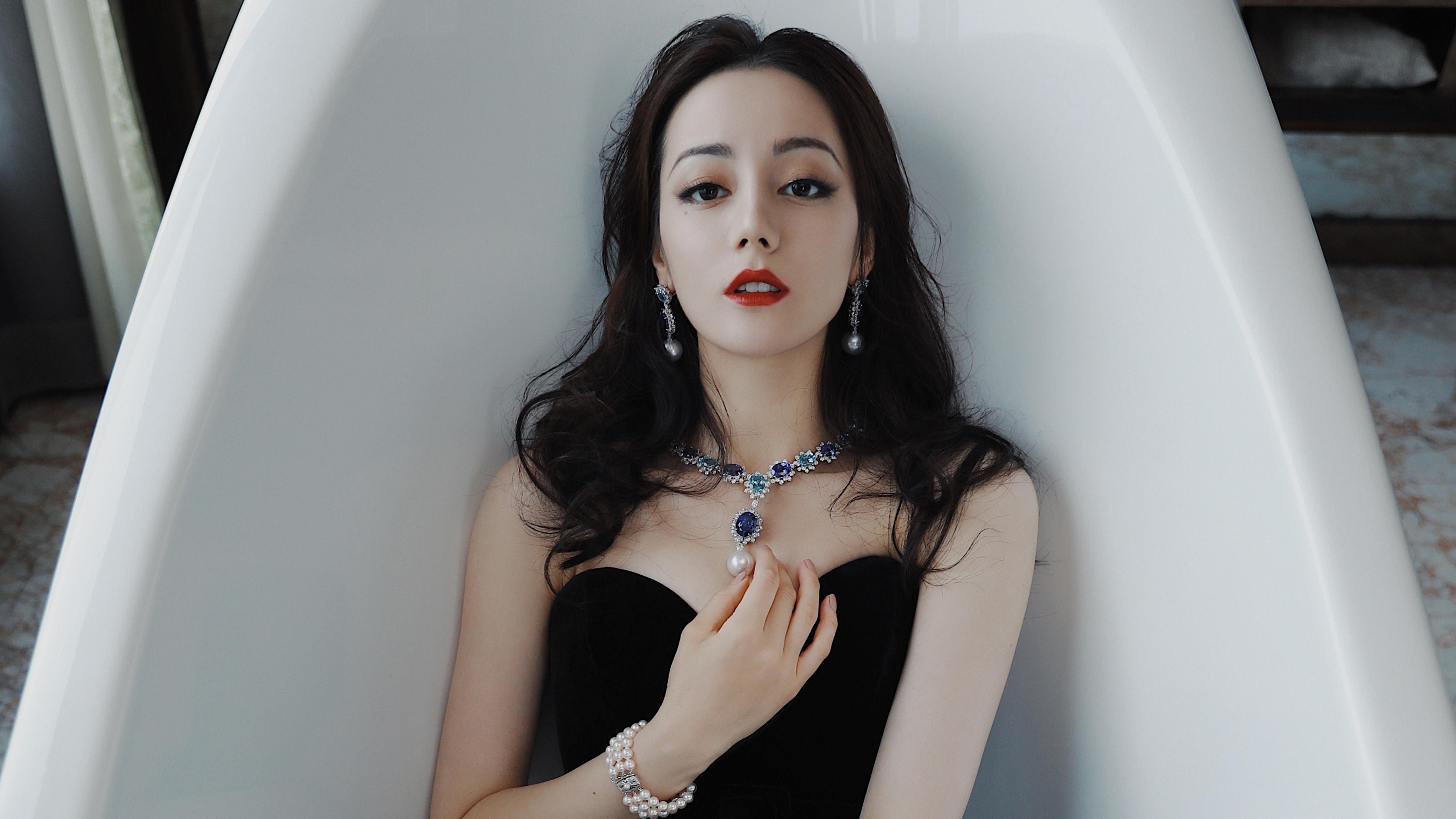 爱游戏官网-迦太基之鹰啄碎北美雄鹰—莱万铁骑踏平沙漠，2026出线战突尼斯爆冷封神